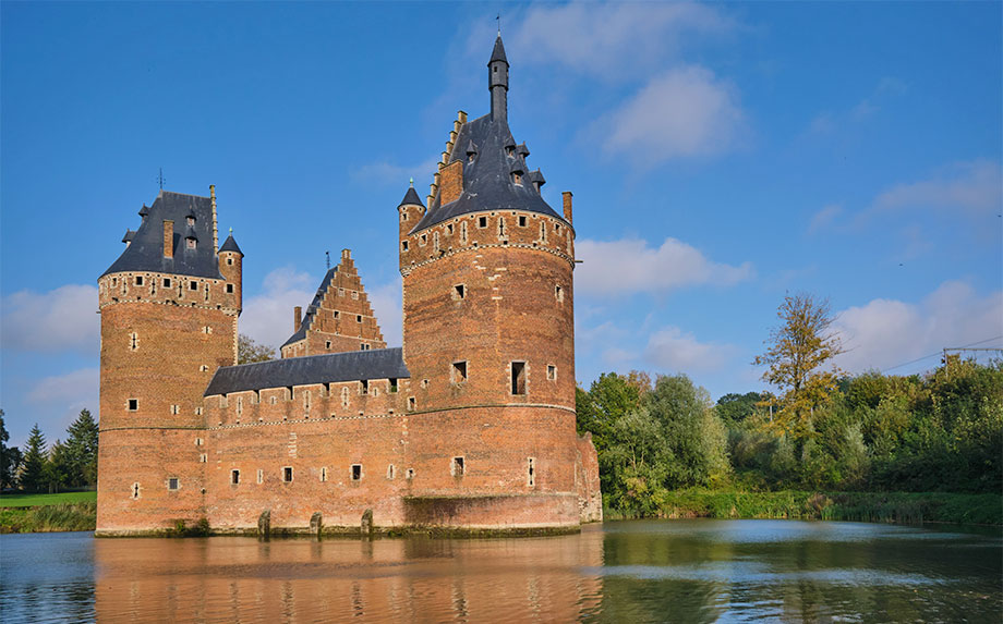 Burgen und Schlösser in Europa - Burg Beersel Burgen und Schlösser in Europa - Burg Beersel